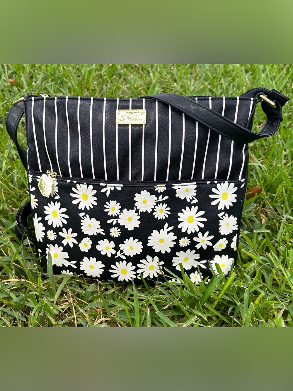Betsey Johnson Black White Daisy Crossbody Shoulder Bag